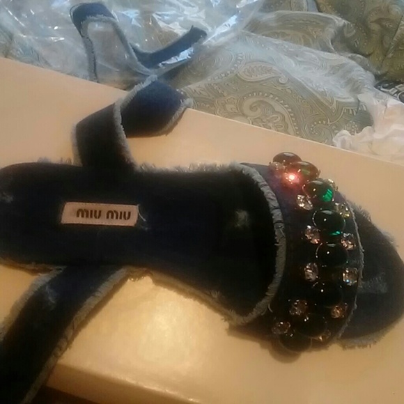 Shoes - Picture 2 of 7